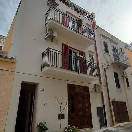 Casa Vacanze Gloria 카스텔라마레델골포 외부 사진