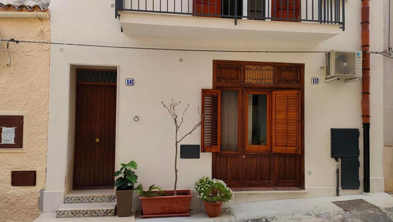 Casa Vacanze Gloria 카스텔라마레델골포 외부 사진